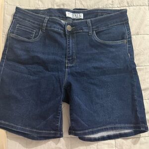 Stylish Indigo Women's Denim Shorts